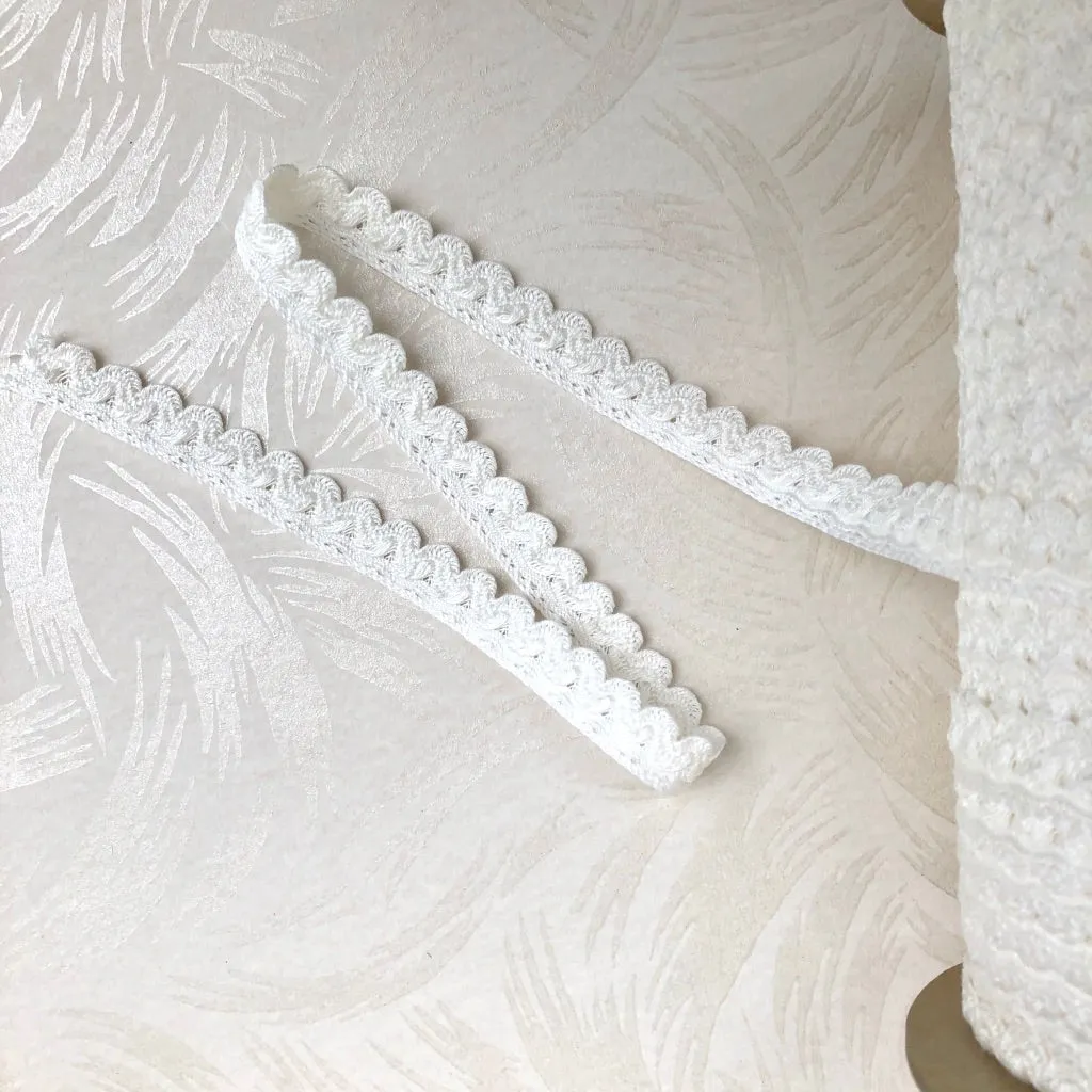 Vintage Cotton Scalloped Trim
